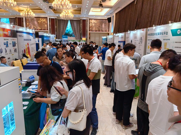 第十四屆藥品質(zhì)量安全大會首日盛況直擊,億天凈化精彩亮相!