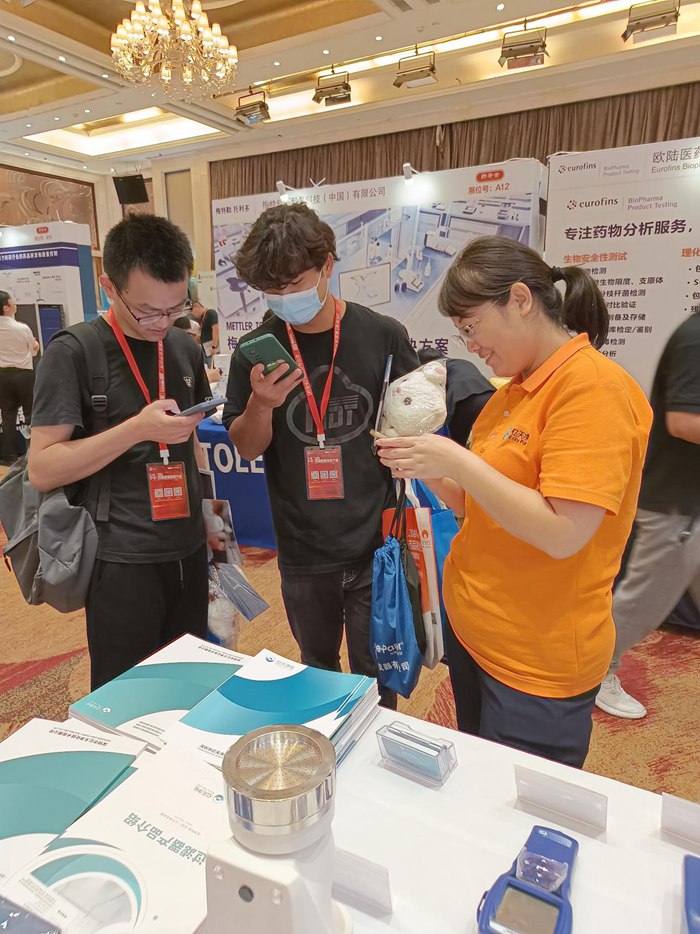 第十四屆藥品質(zhì)量安全大會首日盛況直擊,億天凈化精彩亮相!