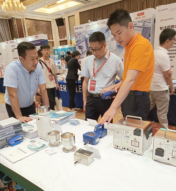 第十四屆藥品質(zhì)量安全大會首日盛況直擊,億天凈化精彩亮相!